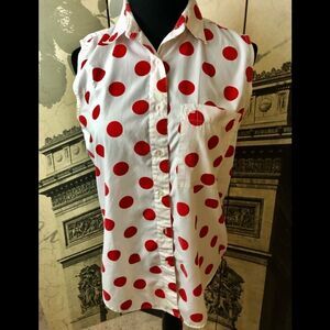 Fun sleeveless shirt by Simply Basic in size medium